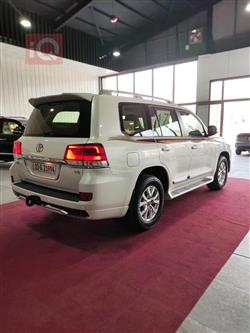 تۆیۆتا لاند کروزەر